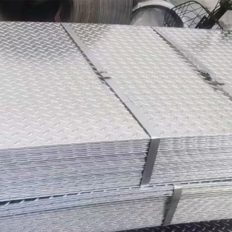 Pelat Baja Kotak-kotak